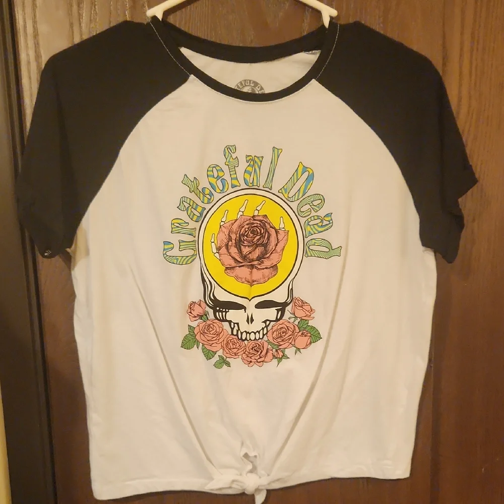 Grateful Dead Black and White Rose Skull Crop Top - Picture 1 of 5